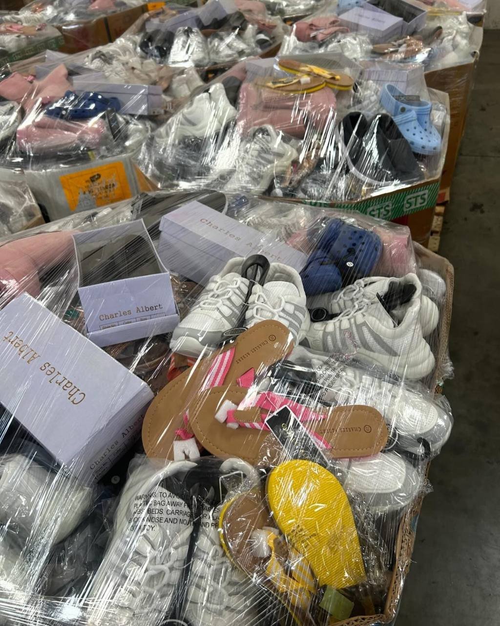 mixed assorted shoes pallets